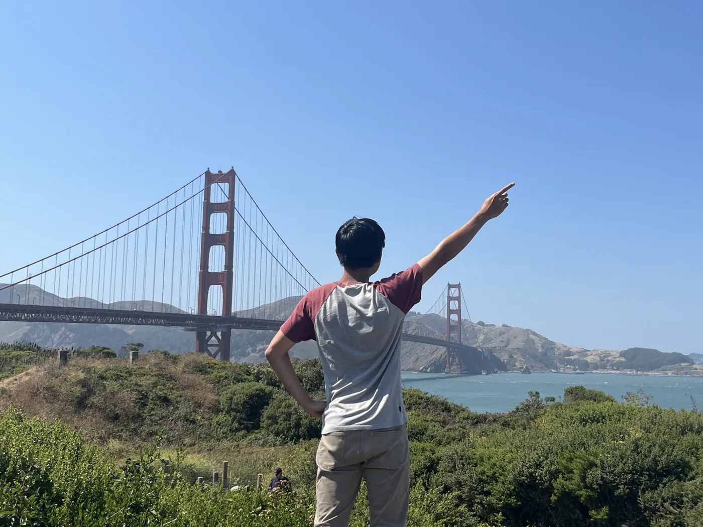 Pointing at Golden Gate Bridge from overlook viewpoint